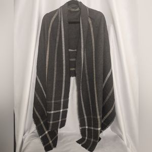 CollectionEighteen Shawl - Gray Plaid